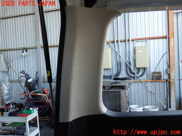 2UPJ-9230457680]ハイエースバン200系(TRH200V)左リアピラートリム 中古_4