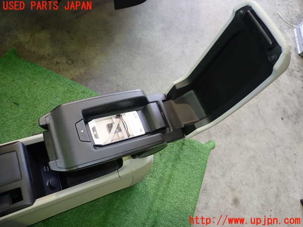 2UPJ-9230467540]BMW i3(1Z06)(I01)センターコンソール 中古_2
