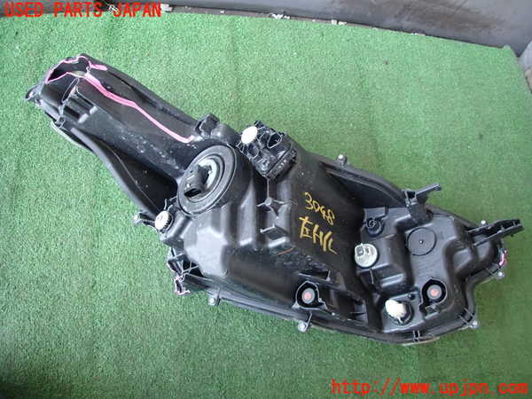 2UPJ-9230481132]ヤリス(YARIS)(KSP210)左ヘッドライト ハロゲン ジャンク品 中古_3