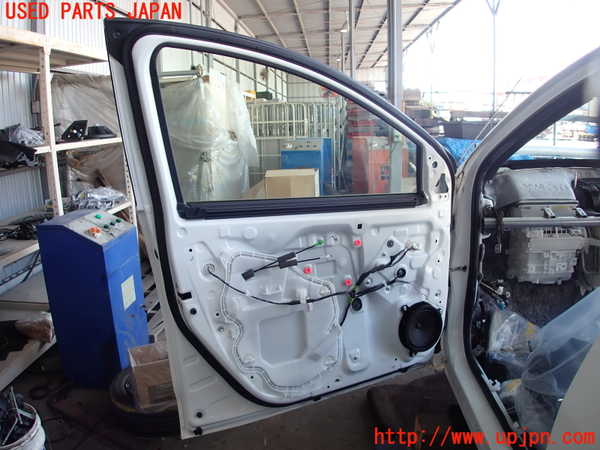 2UPJ-9230481260]ヤリス(YARIS)(KSP210)左前ドア ジャンク品 (43R-00122 M2H3) 中古_5