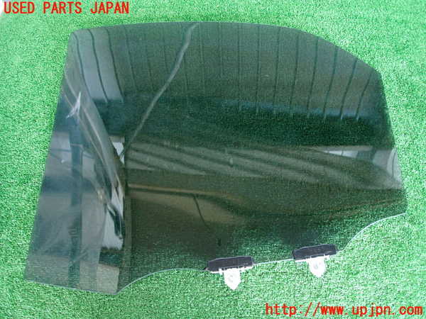 2UPJ-9230481298]ヤリス(YARIS)(KSP210)右後ドアガラス (43R-07952 M2L2) 中古_2