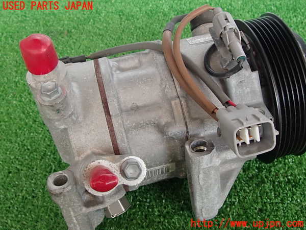 2UPJ-9230486025]ヤリス(YARIS)(KSP210)エアコンコンプレッサー 中古_5