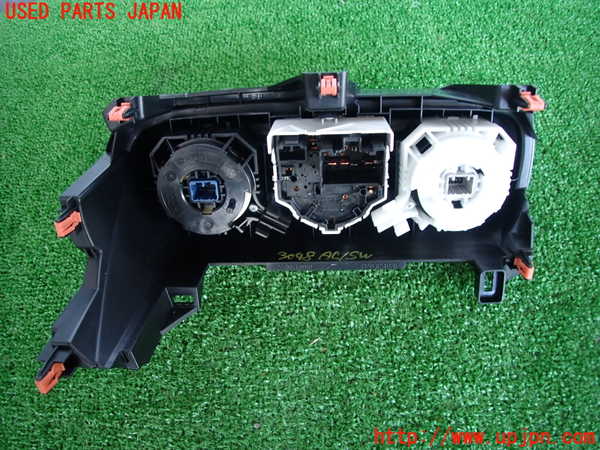 2UPJ-9230486066]ヤリス(YARIS)(KSP210)エアコンスイッチ1 中古_2
