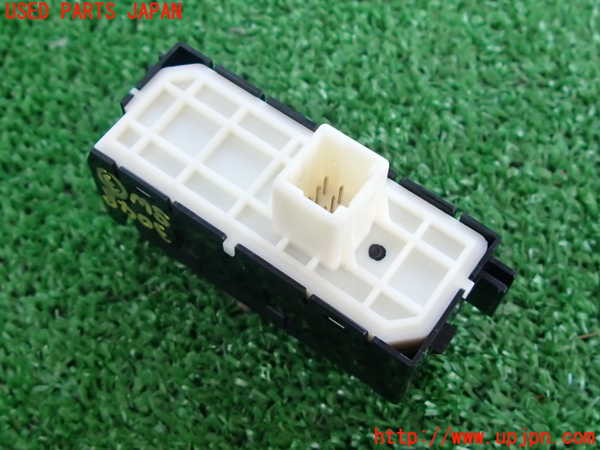 2UPJ-9230486308]ヤリス(YARIS)(KSP210)スイッチ3 (ドライブモード 横滑り防止OFF) 中古_2
