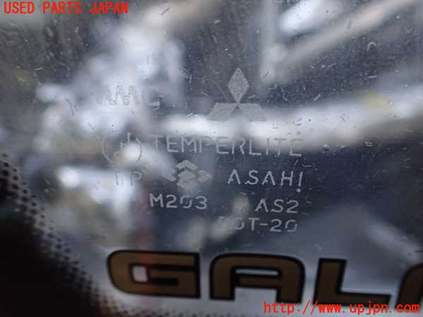 2UPJ-9230491380]ギャラン(E39A)右クォーターガラス (M203) 中古_3