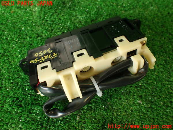 2UPJ-9230506300]シビック フェリオ(EK3)デフォッガースイッチ 中古_3