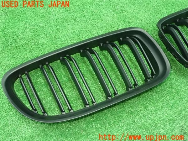 3UPJ=9230520047]BMW 320i(PG20 E90)後期 LCI 社外 ラジエーターグリル 左右セット 中古_3