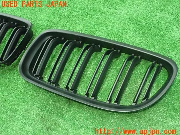 3UPJ=9230520047]BMW 320i(PG20 E90)後期 LCI 社外 ラジエーターグリル 左右セット 中古_4