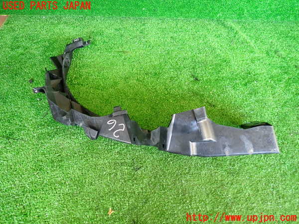 2UPJ-9230521142]BMW 320i(PG20)(E90)左ヘッドライトリム 中古_3