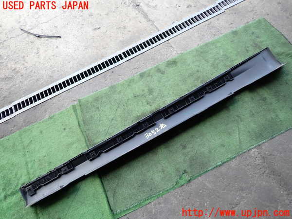 2UPJ-9230521390]BMW 320i(PG20)(E90)右サイドステップ 中古_5