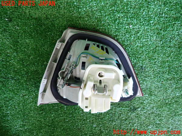 2UPJ-9230521552]BMW 320i(PG20)(E90)左リアフィニッシャー 中古_3