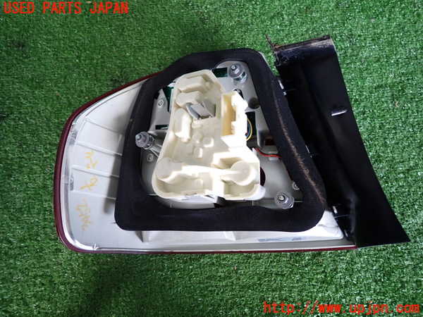 2UPJ-9230521530]BMW 320i(PG20)(E90)右テールランプ 中古_3