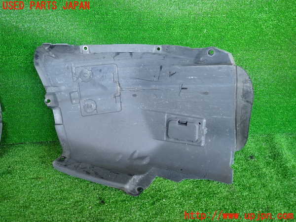 2UPJ-9230521090]BMW 320i(PG20)(E90)右前フェンダーライナー 中古_5