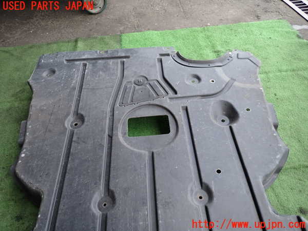 2UPJ-9230522170]BMW 320i(PG20)(E90)エンジンアンダーカバー 中古_4