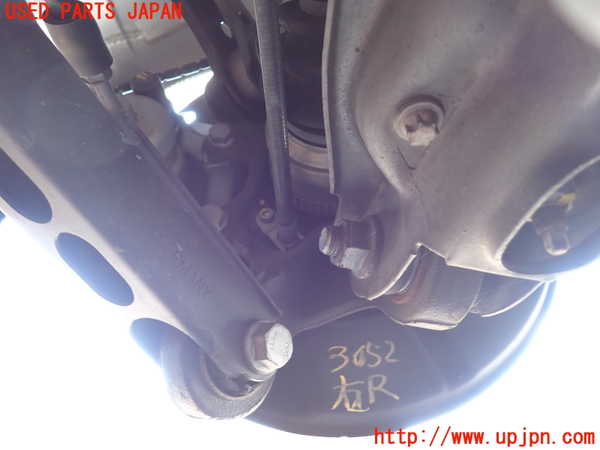 2UPJ-9230524300]BMW 320i(PG20)(E90)右リアナックルハブ 中古_2