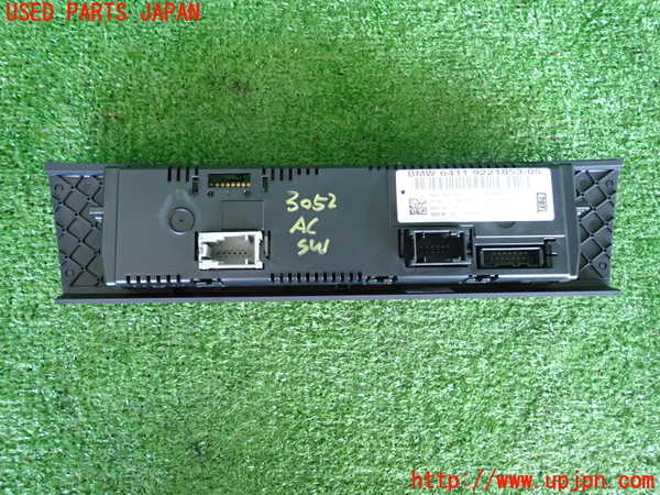 2UPJ-9230526066]BMW 320i(PG20)(E90)エアコンスイッチ1 中古_2