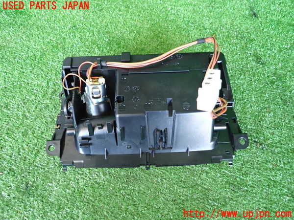 2UPJ-9230527821]BMW 320i(PG20)(E90)灰皿1 中古_3