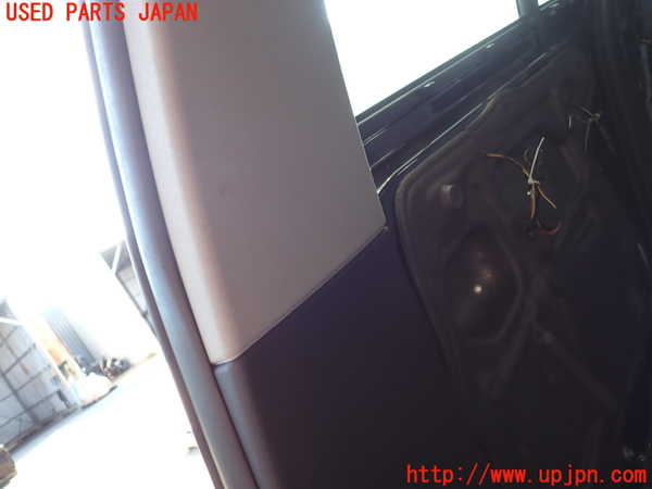 2UPJ-9230527665]BMW 320i(PG20)(E90)右センターピラートリム 中古_3