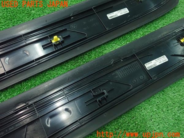 3UPJ=9230560616]BMW 420i クーペ Mスポーツ(3N20 F32)純正 スカッフプレート 1台分 2枚セット 中古_3