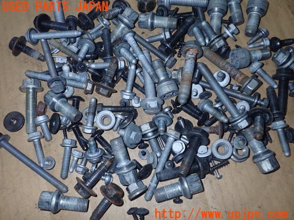 3UPJ=9230570720]VW ゴルフ トゥーラン(1TCZD 5T系)ネジ・ナット・ステー類 セット ジャンク_3