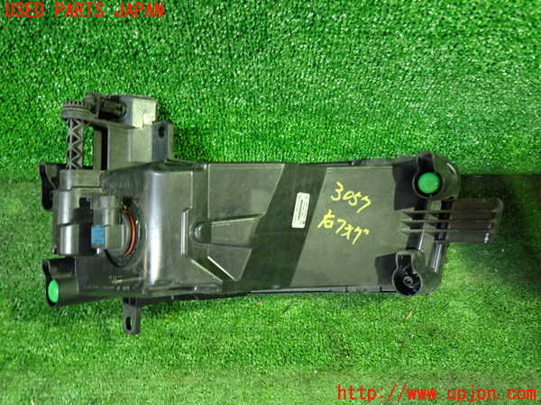 5UPJ-9230571180]VW ゴルフ トゥーラン(1TCZD)右フォグ 中古_2