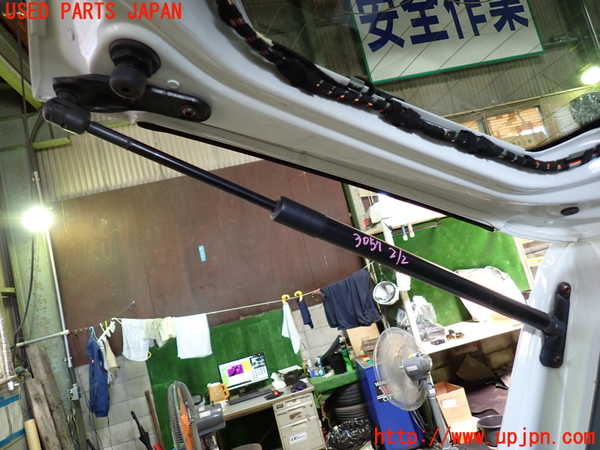 5UPJ-9230571584]VW ゴルフ トゥーラン(1TCZD)リアゲートダンパー 中古_2