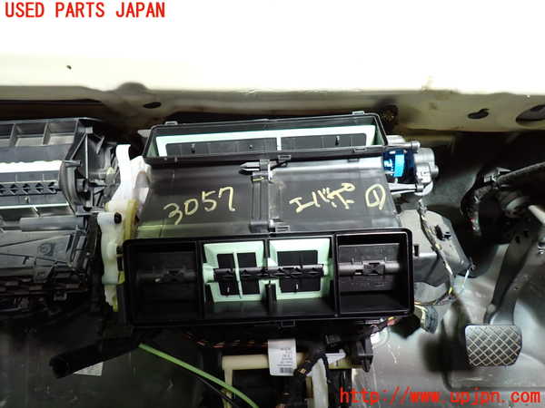 5UPJ-9230576081]VW ゴルフ トゥーラン(1TCZD)エバポレーター1 中古_2