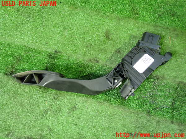 5UPJ-9230576381]VW ゴルフ トゥーラン(1TCZD)センサー1(アクセルペダル) 中古_3