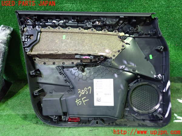 5UPJ-9230571234]VW ゴルフ トゥーラン(1TCZD)右前ドア内張り 中古_4