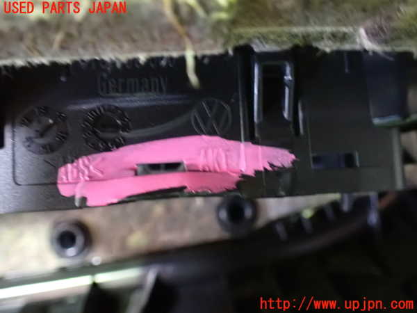 5UPJ-9230571234]VW ゴルフ トゥーラン(1TCZD)右前ドア内張り 中古_5