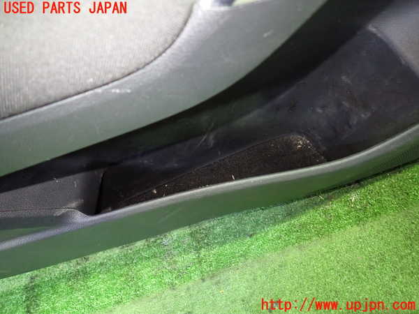 5UPJ-9230571264]VW ゴルフ トゥーラン(1TCZD)左前ドア内張り 中古_3