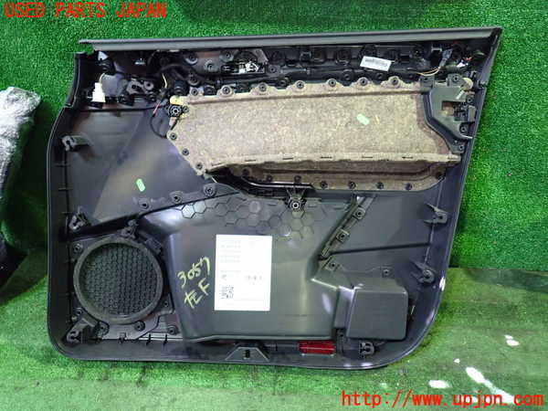 5UPJ-9230571264]VW ゴルフ トゥーラン(1TCZD)左前ドア内張り 中古_4