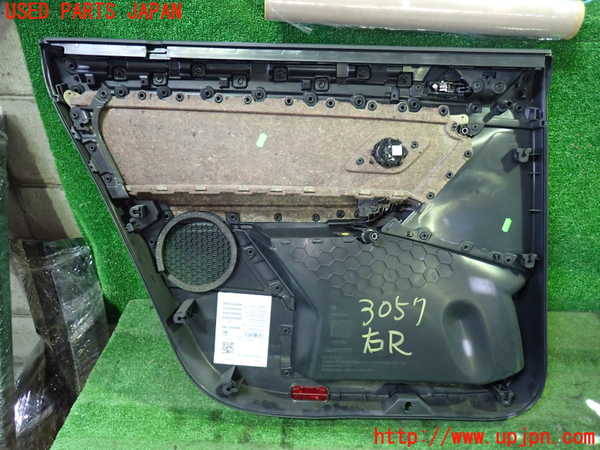 5UPJ-9230571294]VW ゴルフ トゥーラン(1TCZD)右後ドア内張り 中古_4