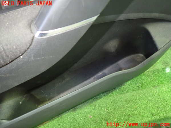 5UPJ-9230571324]VW ゴルフ トゥーラン(1TCZD)左後ドア内張り 中古_3