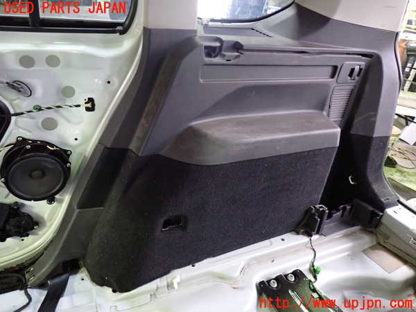 5UPJ-9230577675]VW ゴルフ トゥーラン(1TCZD)右リアピラートリム 中古_3