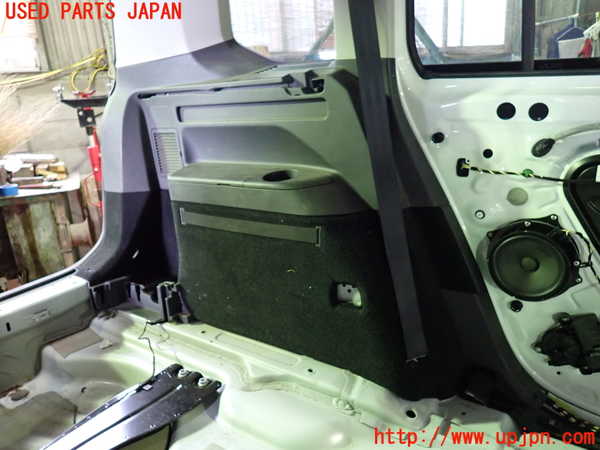 5UPJ-9230577680]VW ゴルフ トゥーラン(1TCZD)左リアピラートリム 中古_3