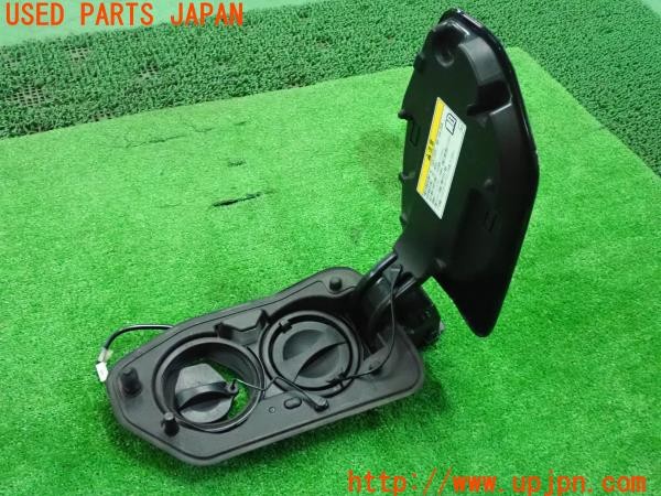3UPJ=9230580012]プリウスPHV(ZVW52)前期 純正 74458-47030 充電ポートカバー 給油口カバー 中古_2