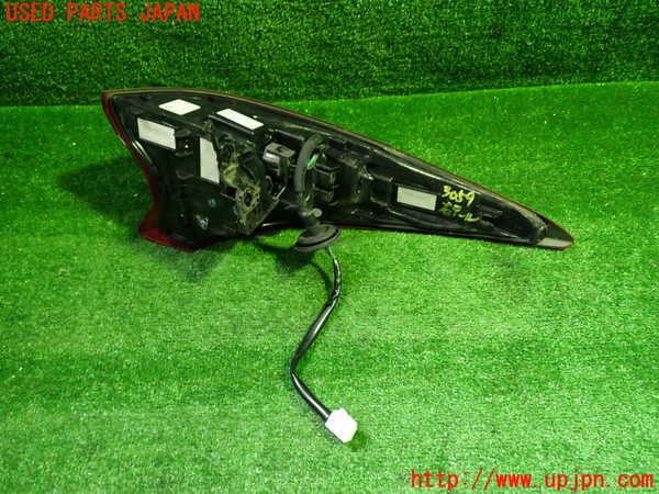 1UPJ-9230591530]プリウスPHV(ZVW52)右テールランプ 中古_2