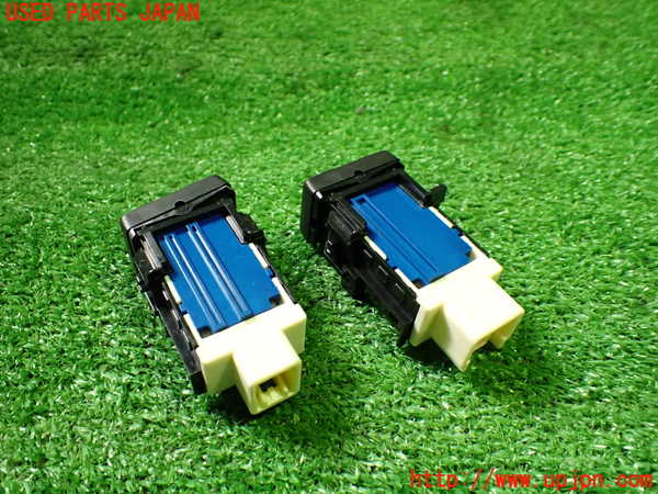 1UPJ-9230596313]プリウスPHV(ZVW52)スイッチ8 (シートヒーター) 中古_2