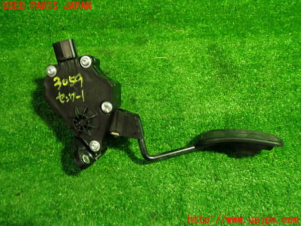 1UPJ-9230596381]プリウスPHV(ZVW52)センサー1 (アクセルペダル) 中古_4