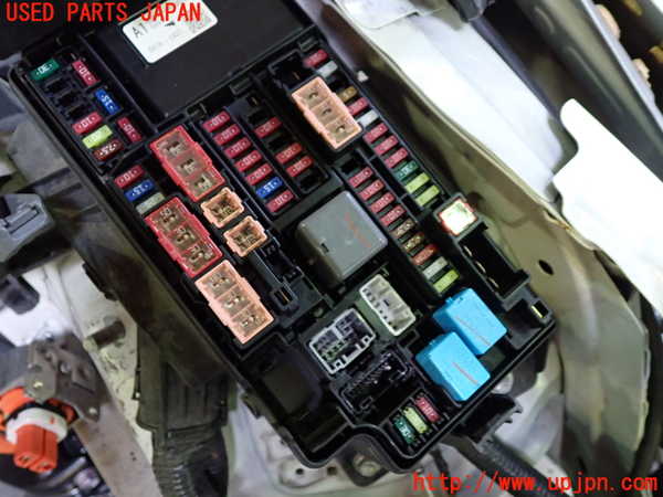 1UPJ-9230596742]プリウスPHV(ZVW52)ヒューズボックス2 中古_3