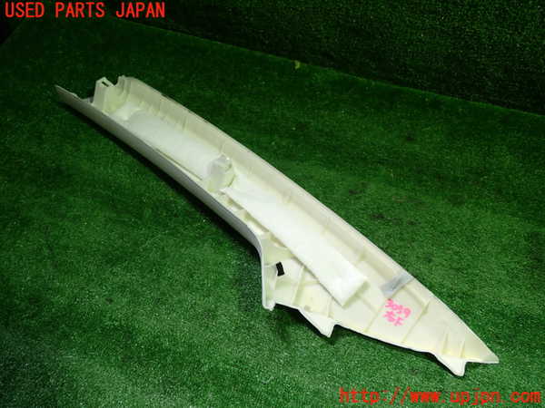 1UPJ-9230597655]プリウスPHV(ZVW52)右フロントピラートリム 中古_4