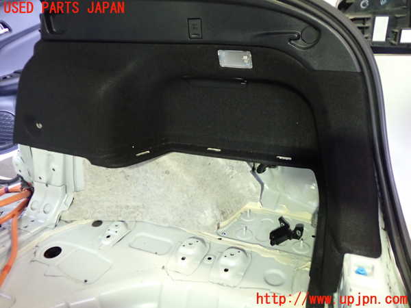 1UPJ-9230597675]プリウスPHV(ZVW52)右リアピラートリム 中古_3