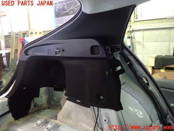 1UPJ-9230597680]プリウスPHV(ZVW52)左リアピラートリム 中古_2