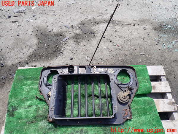 1UPJ-9230601050]三菱ジープ(J53)ラジエターグリル 中古_4