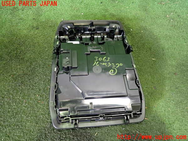 2UPJ-9230636411]アウディ・Q4 スポーツバック e-tron(FZEBJ)ルームランプ1 (1列目真中) 中古_2