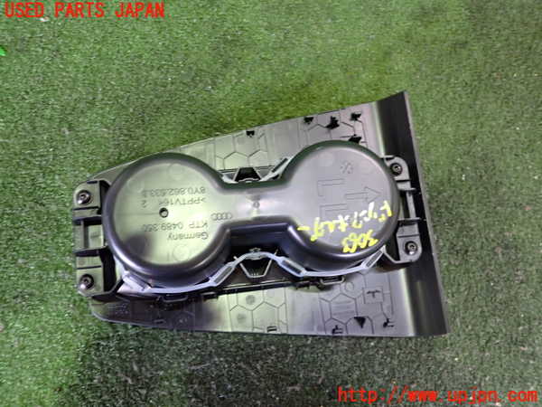 2UPJ-9230637810]アウディ・Q4 スポーツバック e-tron(FZEBJ)ドリンクホルダー 中古_2