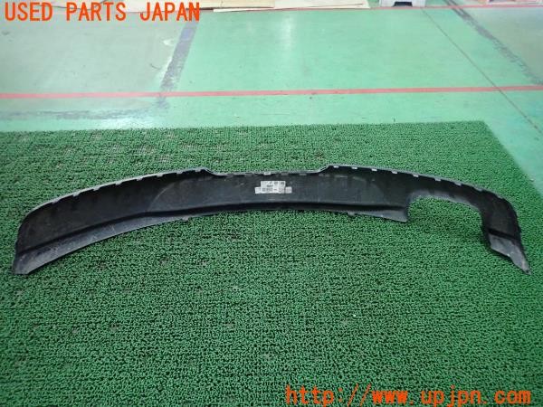3UPJ=9230640056]アウディ TT クーペ(8JCCZF)純正 リアアンダースポイラー カーボン 中古_2
