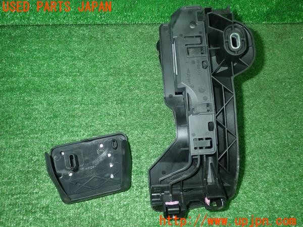 3UPJ=9230640630]アウディ TT クーペ(8JCCZF)純正 アクセルペダル カバー ブレーキ 中古_2
