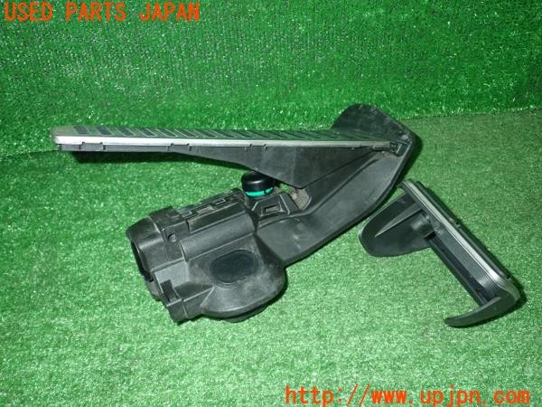 3UPJ=9230640630]アウディ TT クーペ(8JCCZF)純正 アクセルペダル カバー ブレーキ 中古_3